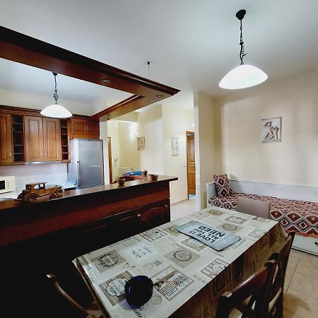 George'S Apartment Ипсос Экстерьер фото