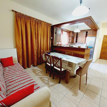 George'S Apartment Ипсос Экстерьер фото