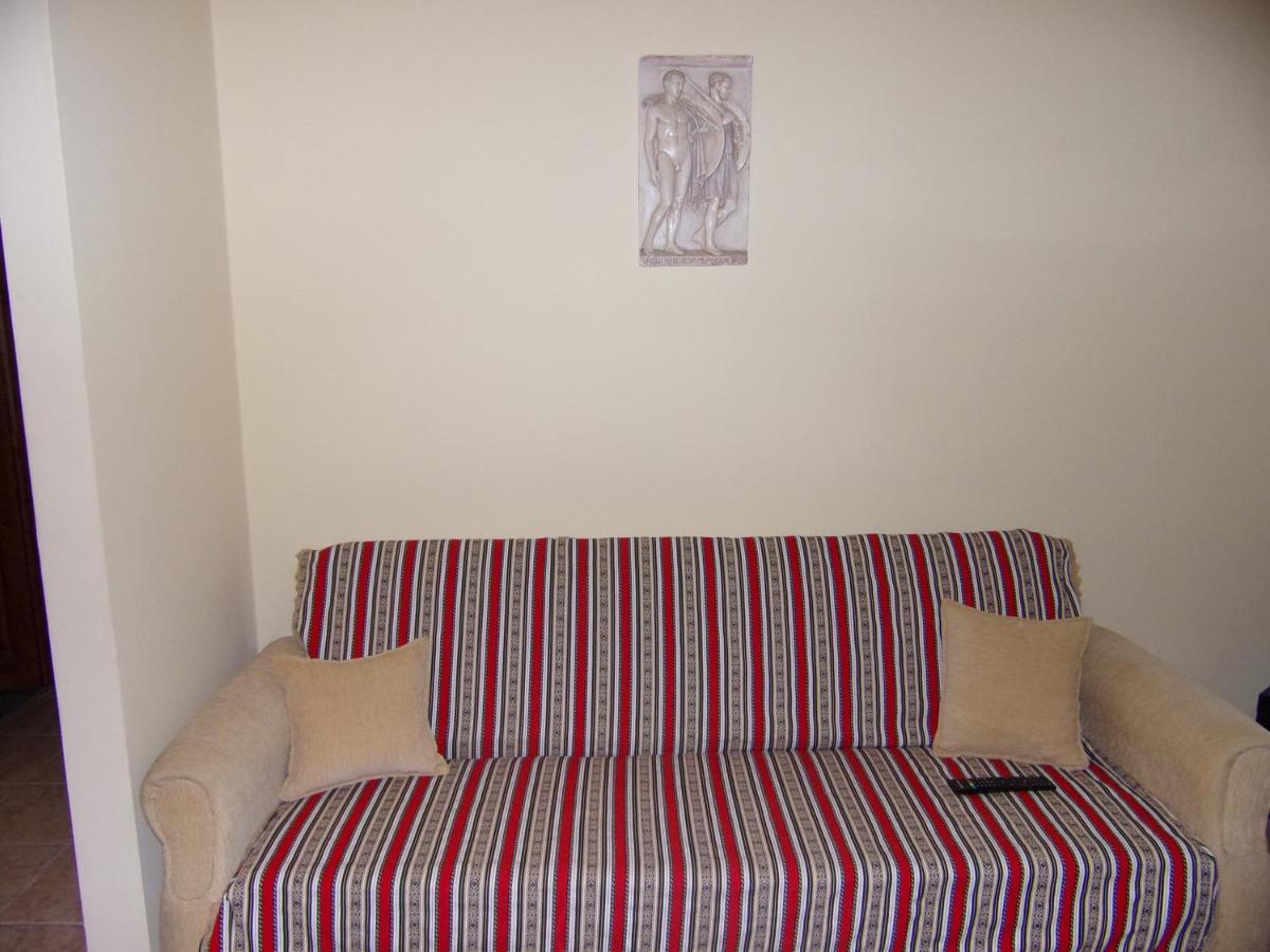 George'S Apartment Ипсос Экстерьер фото